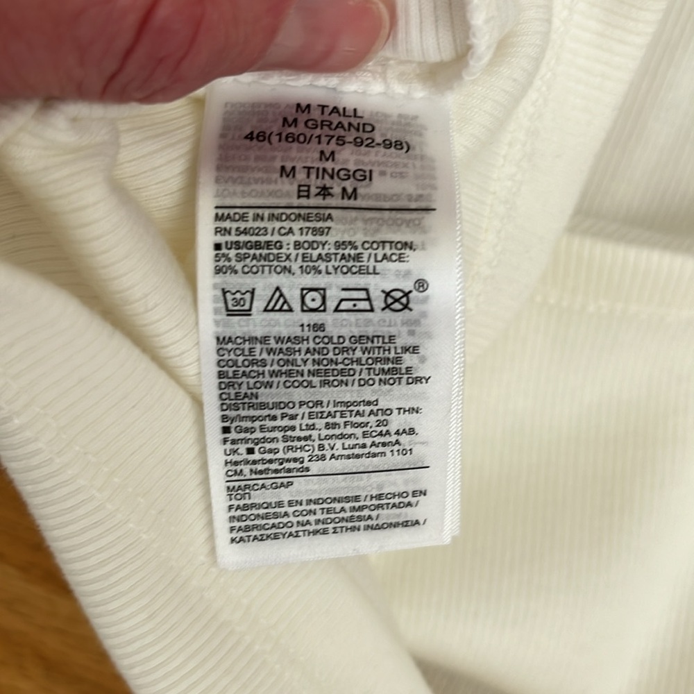 GAP Eyelet Ruffle Neck Ribbed Tank Top - Picture 10 of 13